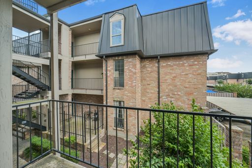 2 Bedroom Condo – 2400 N. Braeswood Blvd., Unit 213, Houston, TX 77030