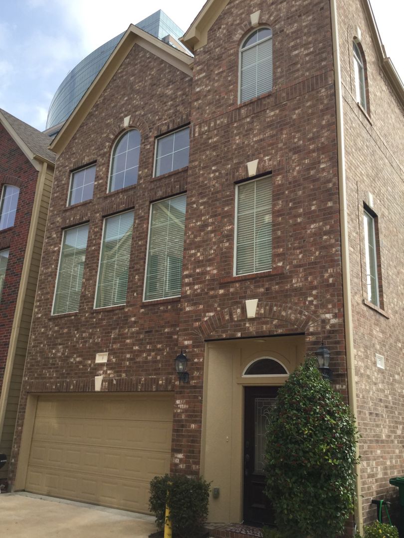 Houston Apartment: 1117 Saint Agnes Street