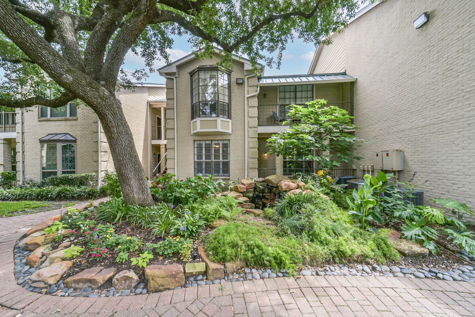 Houston House: 2700 Revere St., Unit 127