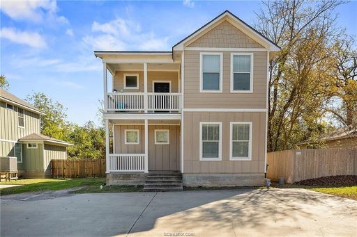 409 Foch Street – photo 1
