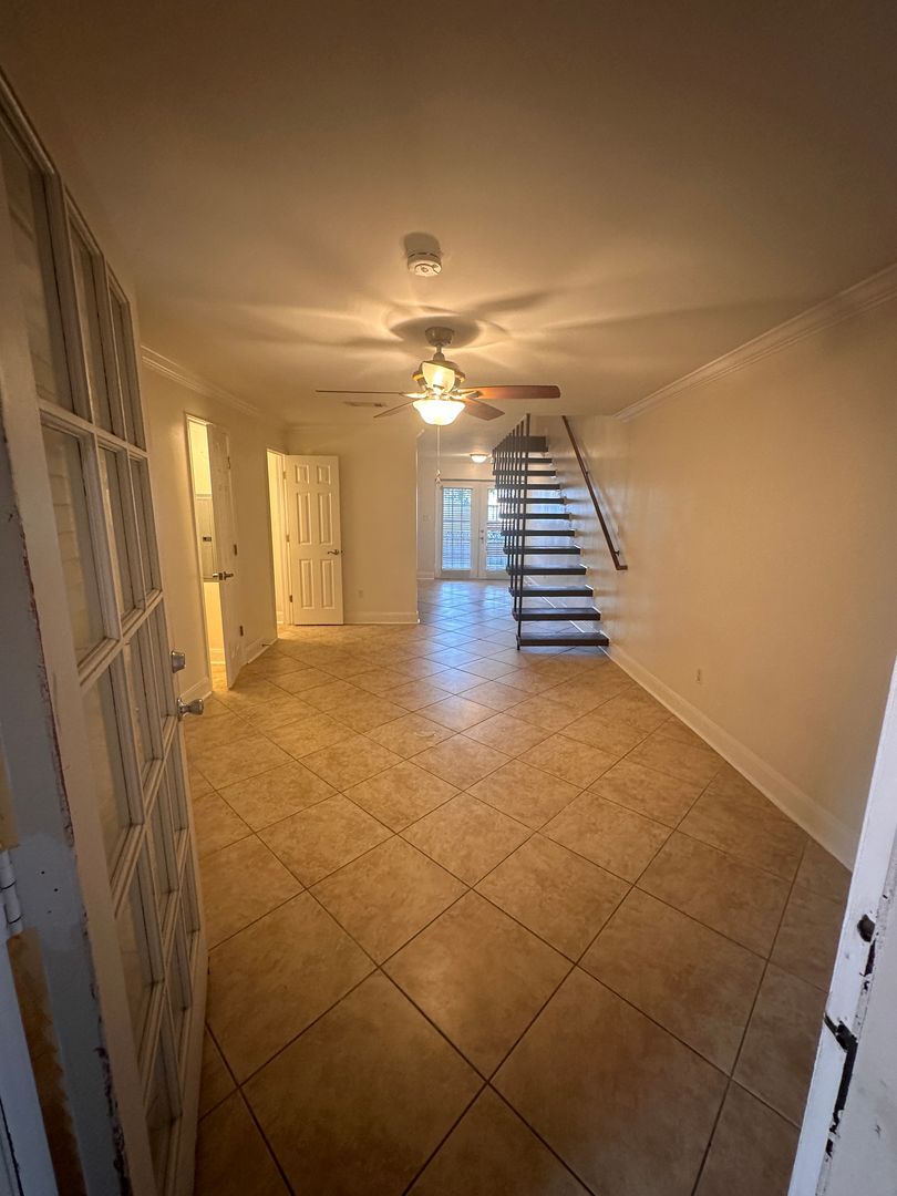 Metairie Apartment: 3008 5th St