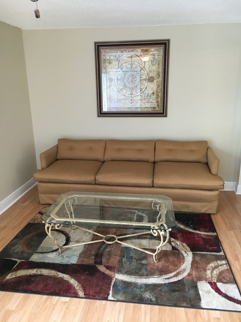 Metairie Apartment: 1161 Lake Ave