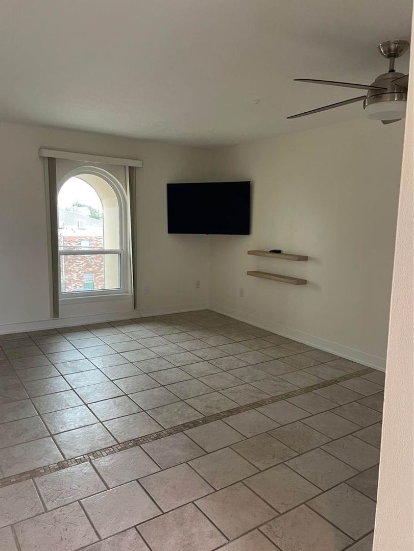 Metairie Apartment: 2500 Houma Blvd