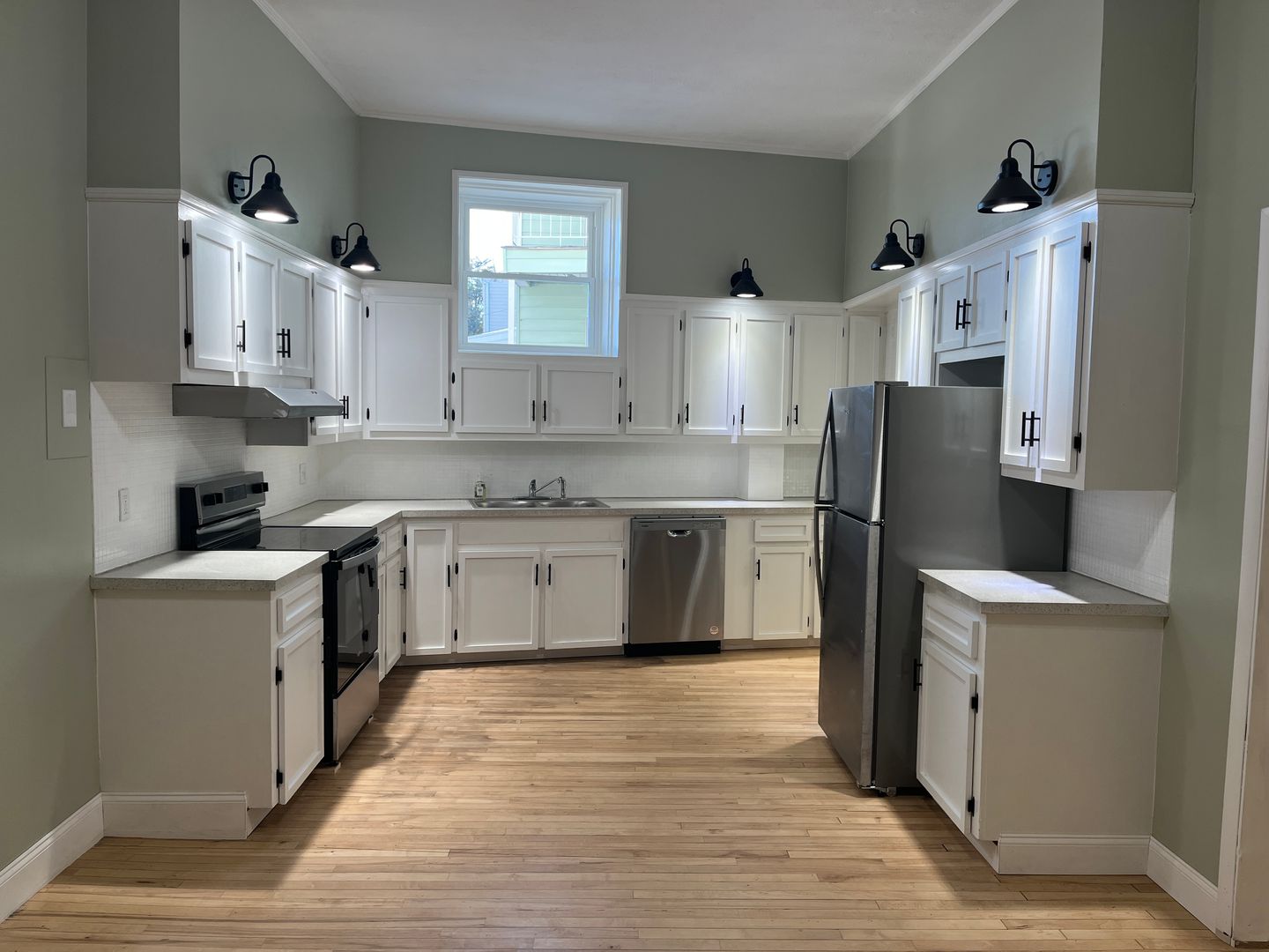 Red Lion Apartment: 29-33 S Main St