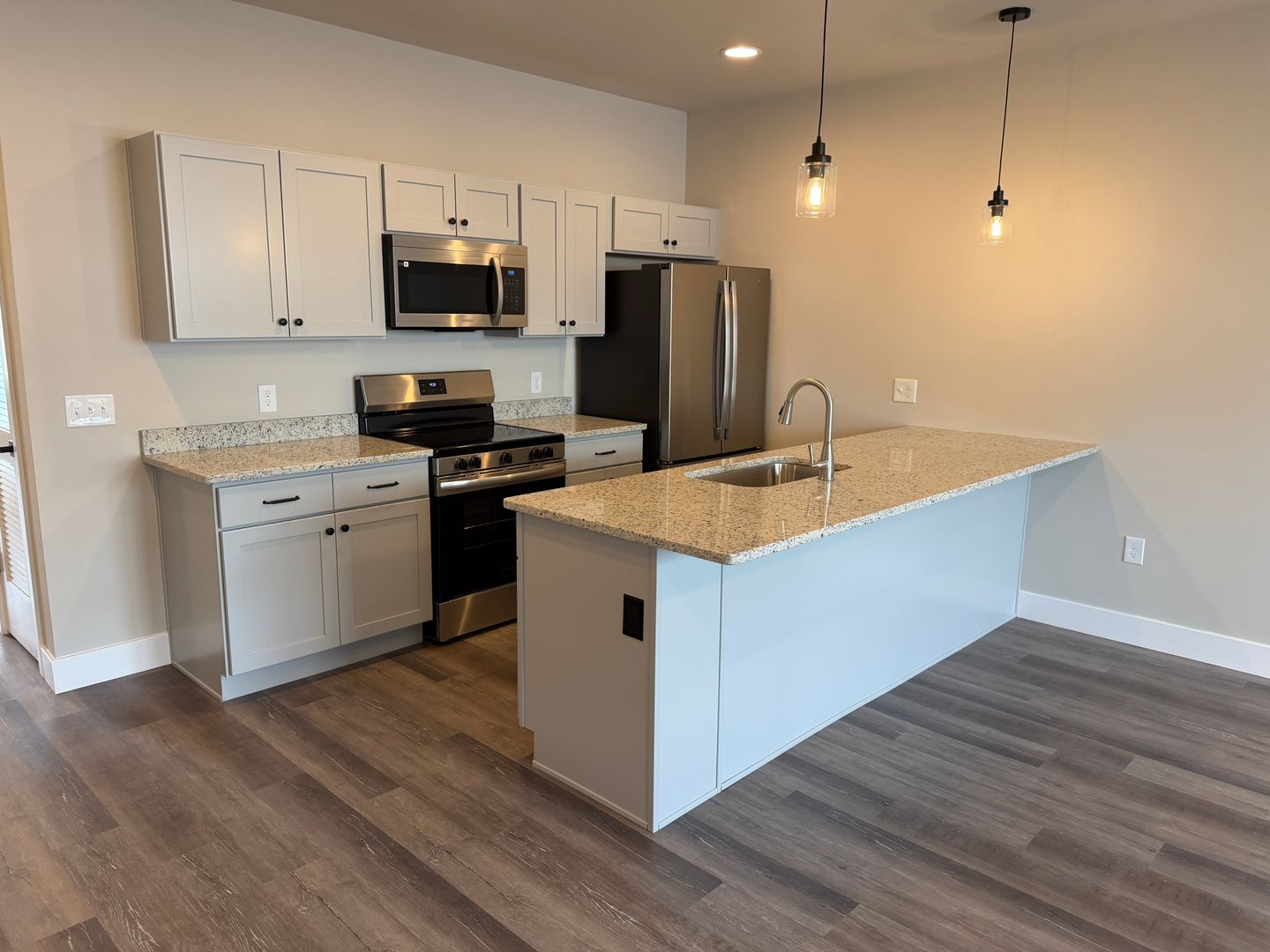 York Apartment: 3906 Tunnel Hill Rd.