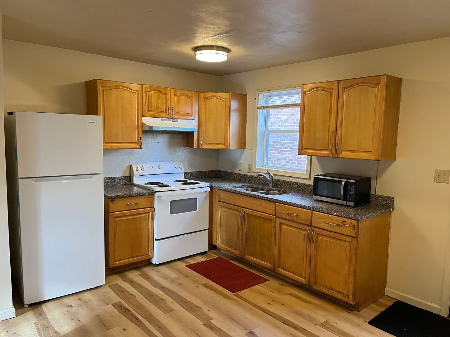 New Oxford Apartment: 110 Hanover St.