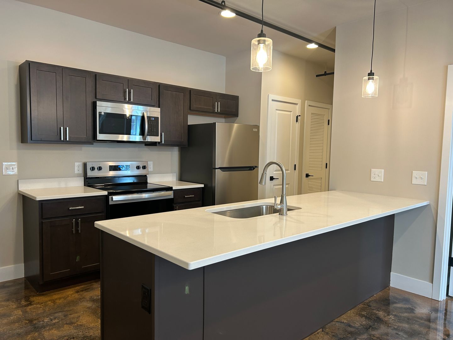 York Apartment: 1245 W Princess St