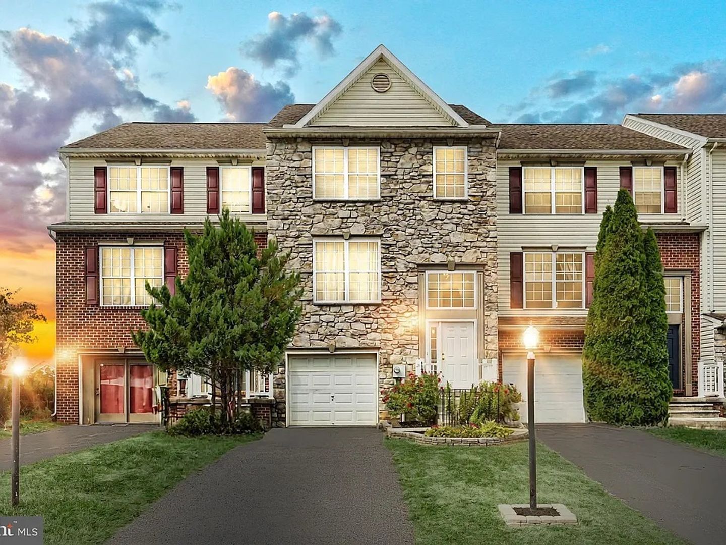 York House: 1193 Ledge Dr