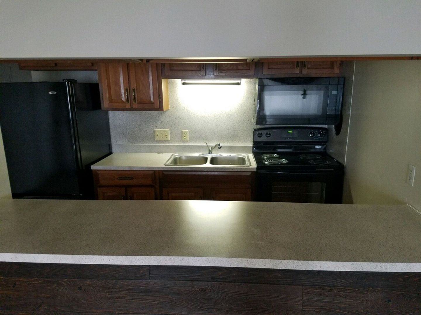 Red Lion Apartment: 613 W. Broadway