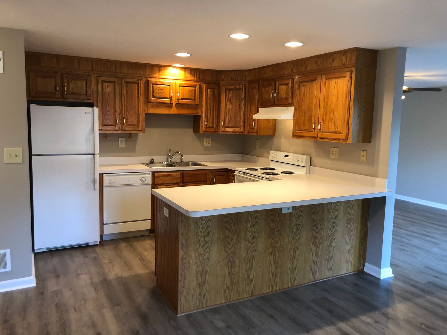 Spring Grove Apartment: 327 N. Pine Ave