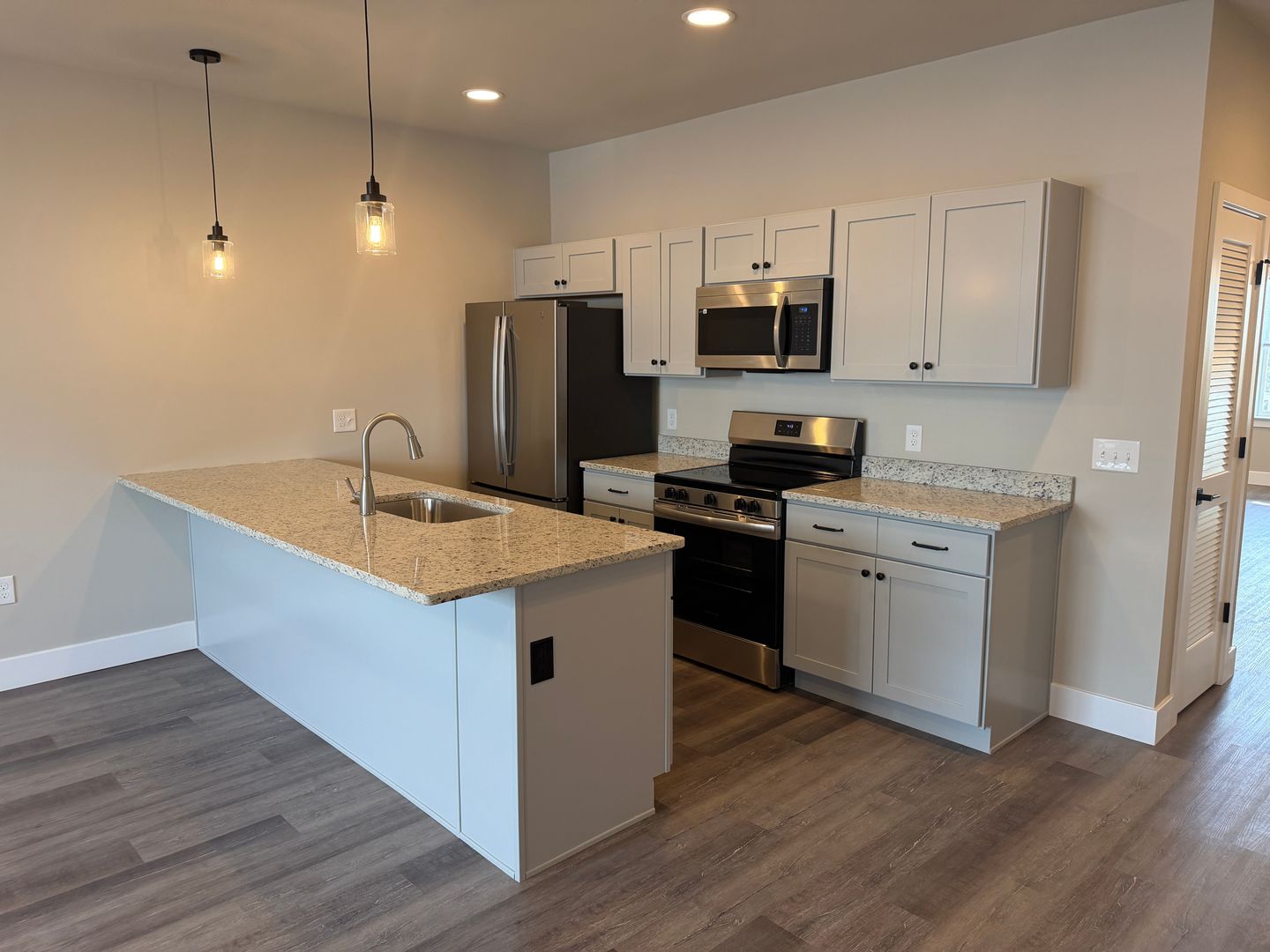 York Apartment: 3906 Tunnel Hill Rd.