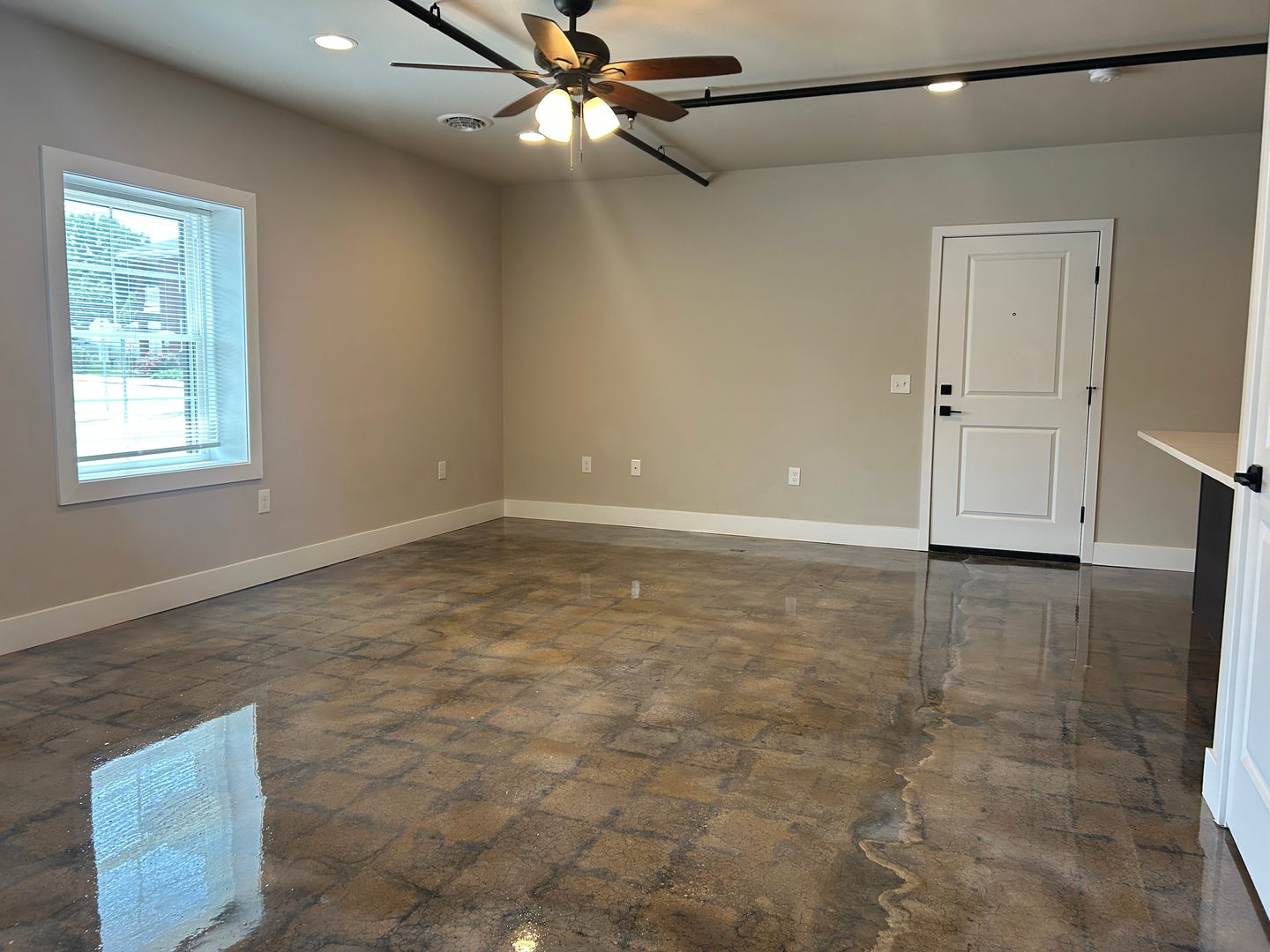 York Apartment: 1245 W Princess St