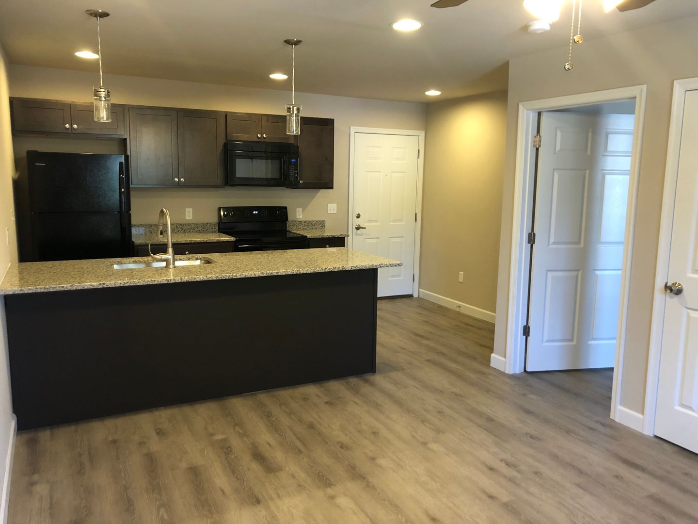 Abbottstown Apartment: 161  E. King St. & 162-164 E Fleet St.
