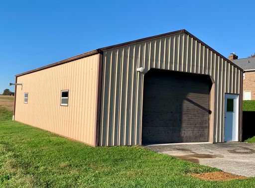 1162 BUCKTAIL LN, YORK, PA 17408 ***LARGE POLE BARN FOR STORAGE***