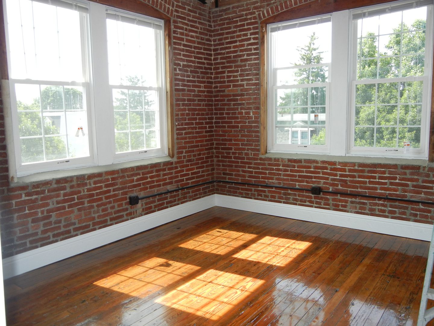 York Apartment: 1410 Monroe St.