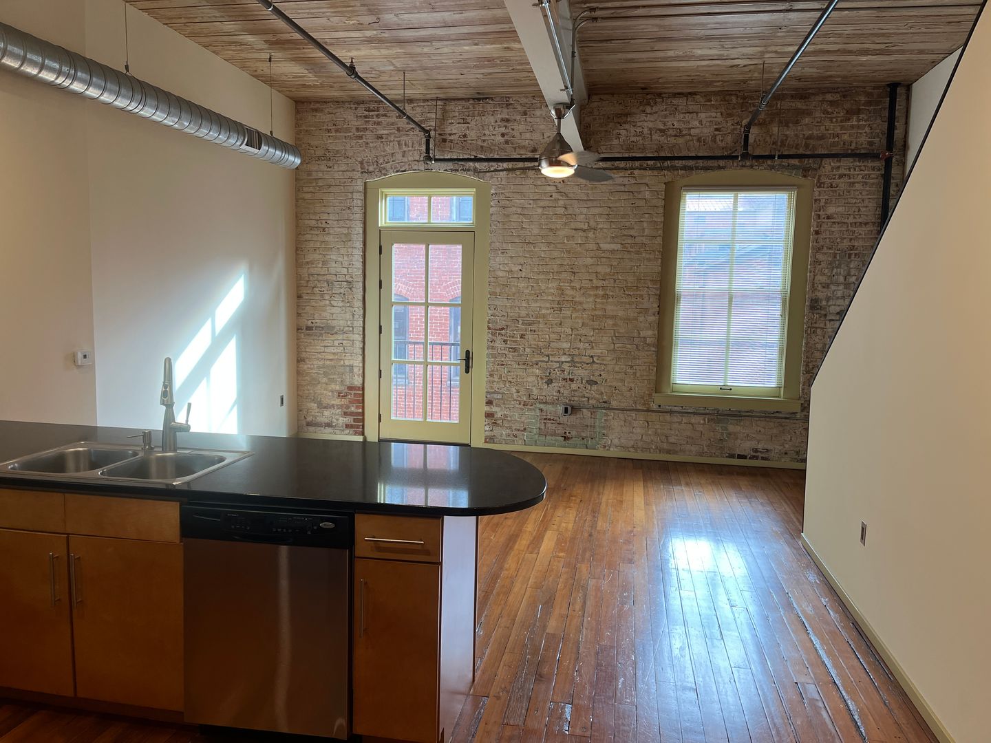 York Apartment: 28 N George St
