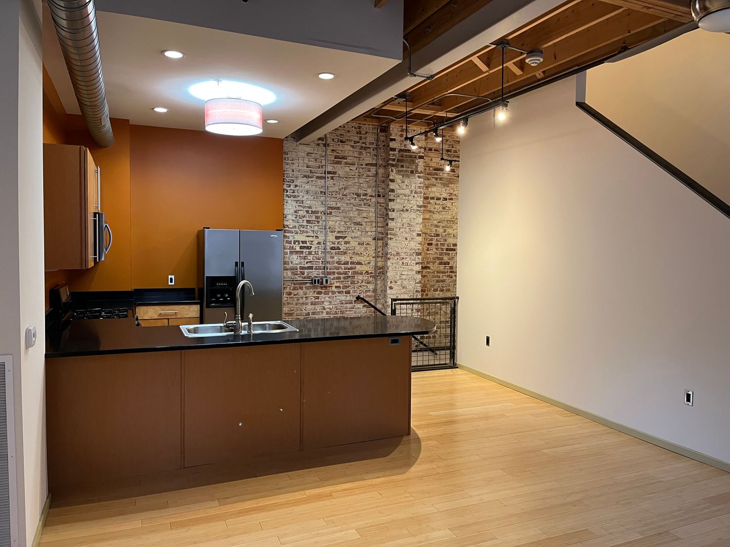 York Apartment: 28 N George St