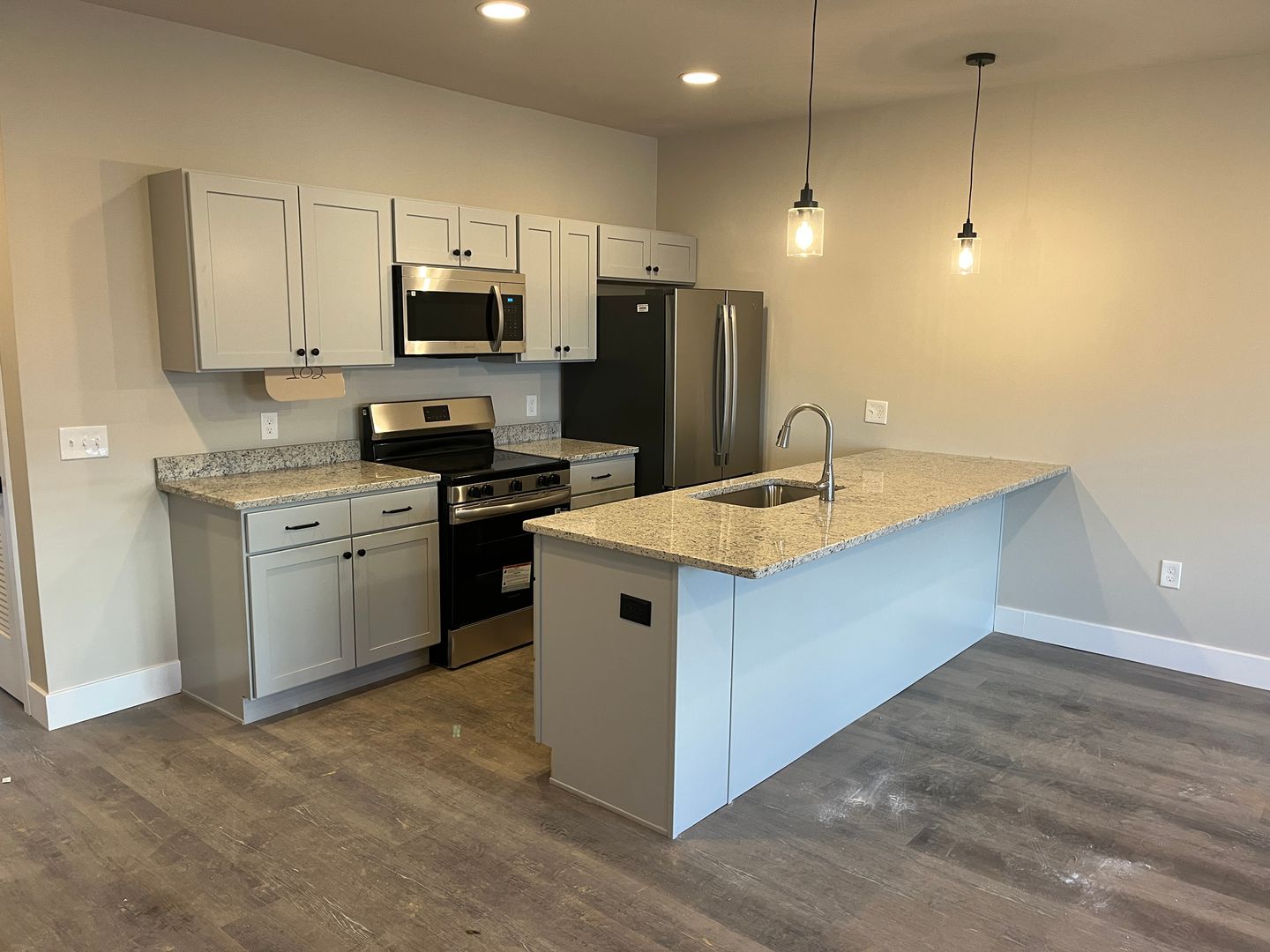 York Apartment: 3906 Tunnel Hill Rd.