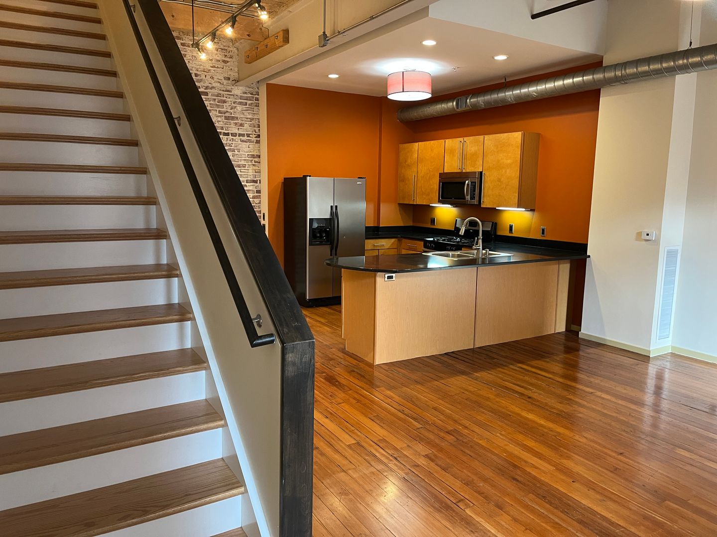 York Apartment: 28 N George St