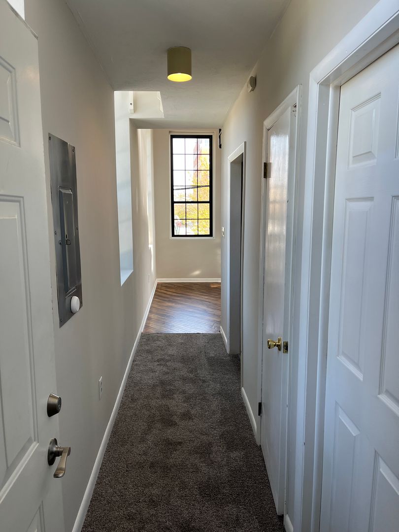 York Apartment: 234 W. Clarke Ave.