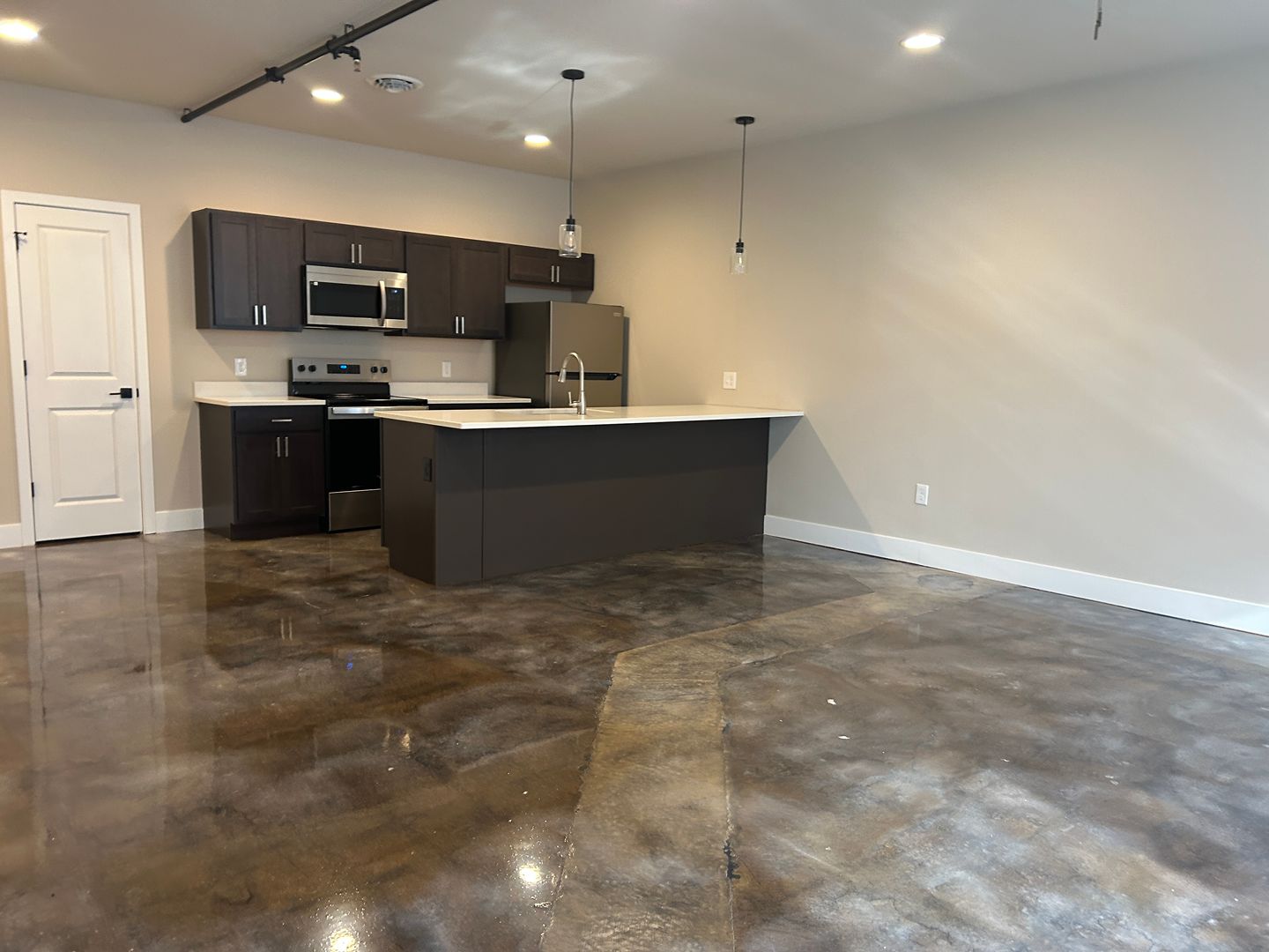 York Apartment: 1245 W Princess St