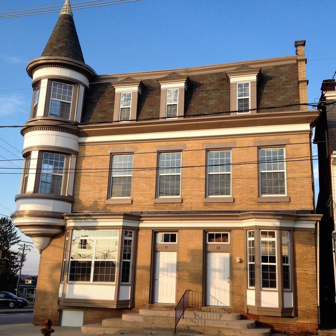 Dallastown Apartment: 1 E Main St
