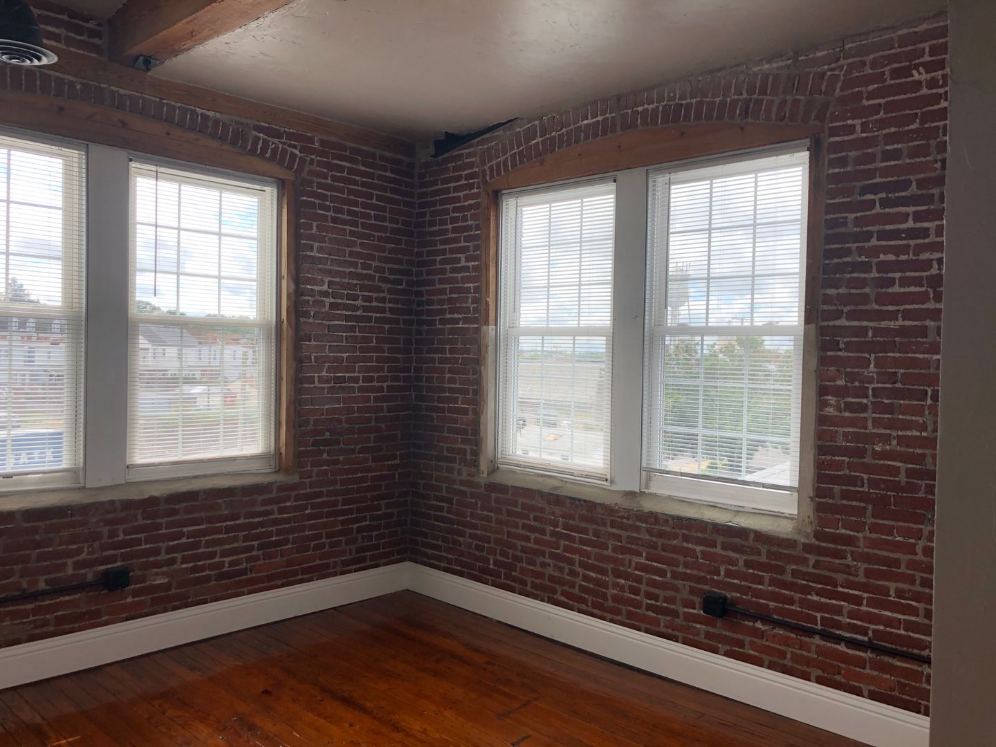 York Apartment: 1410 Monroe St.