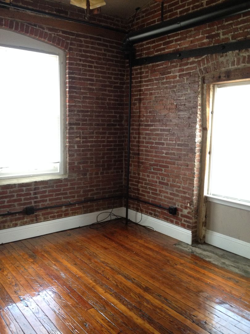 York Apartment: 1410 Monroe St.