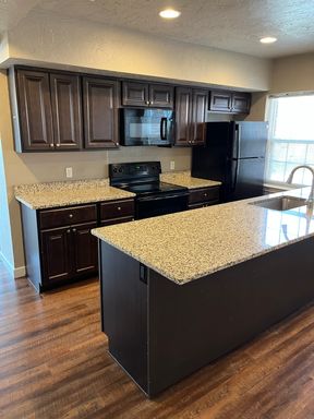 450 MADISON AVE. APT. 601 YORK, PA 17404 ***ELM TERRACE APARTMENTS*** – photo 1