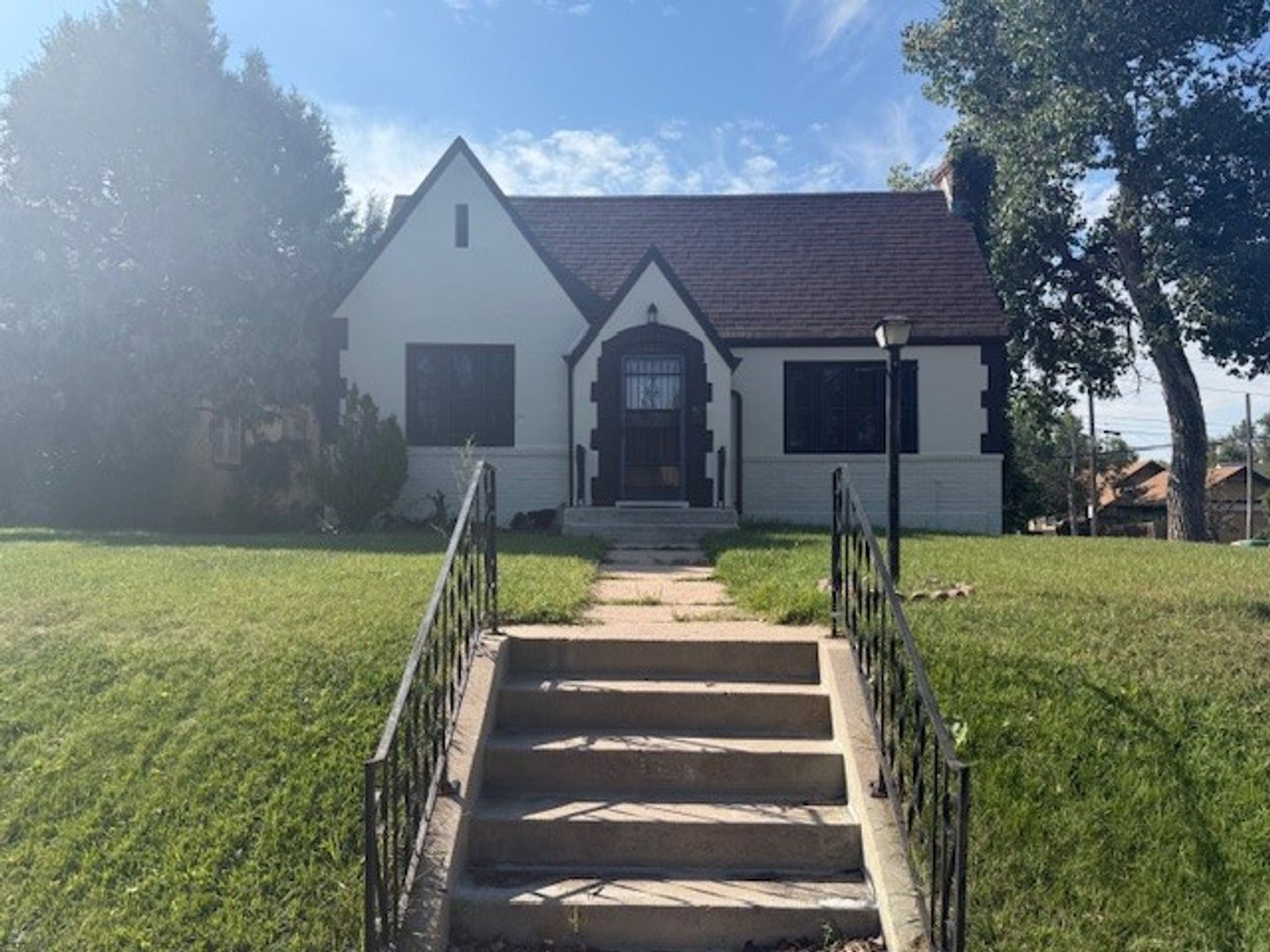 Cheyenne House: 321 West 1st Avenue