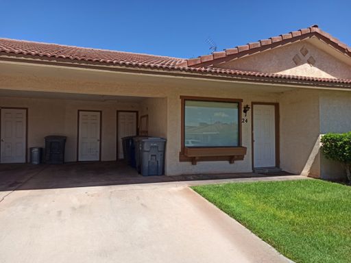 Townhome in the Spanish Palms – photo 1