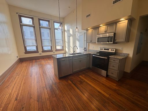 442 Main Street, 301 – photo 1