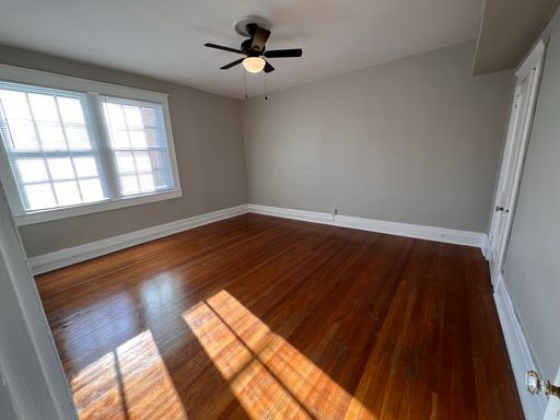 Central 2bed/1bath | Oversized Apartment – photo 1