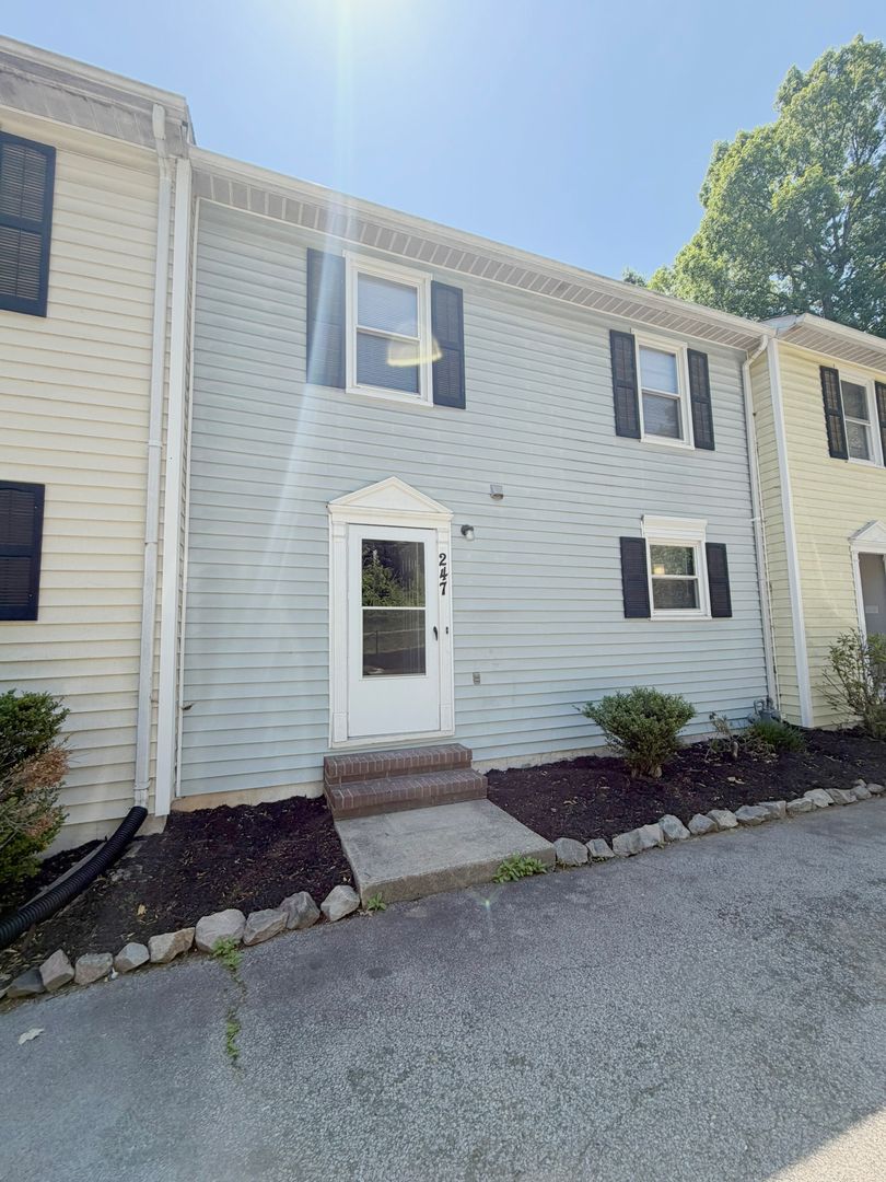 Danville House: 247 Iris Lane