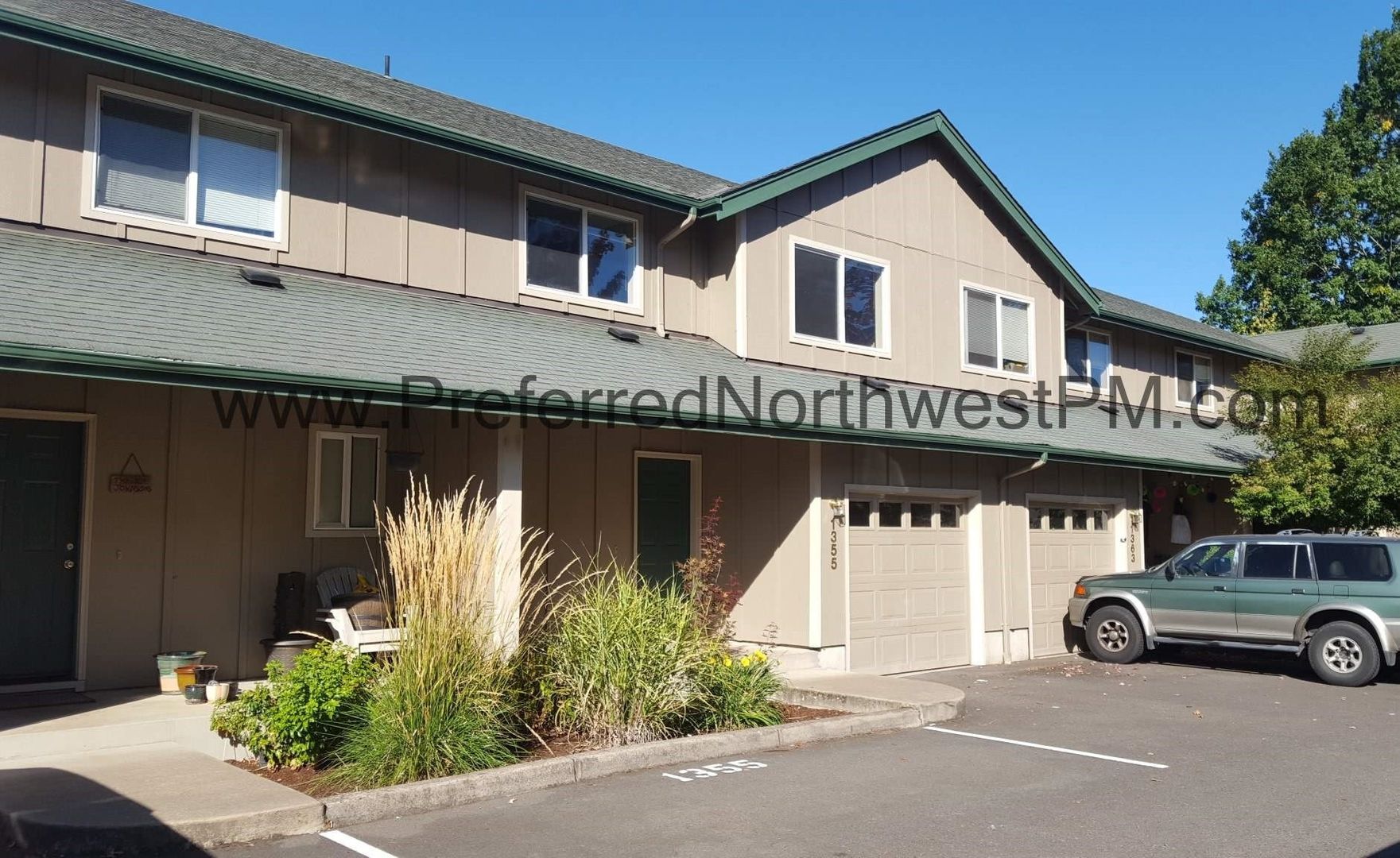 Eugene Townhome: 1351-1369 Coburg Road