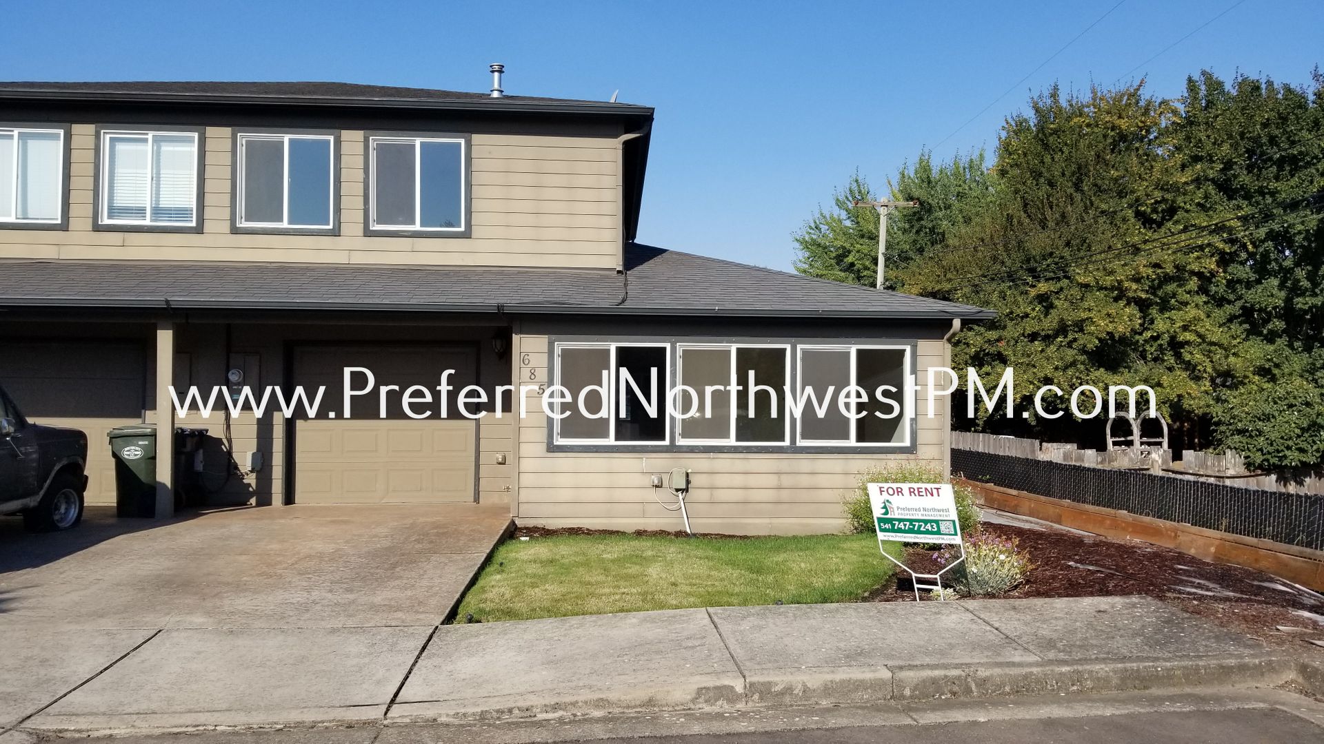 Junction City Townhome: 685 Pine Court