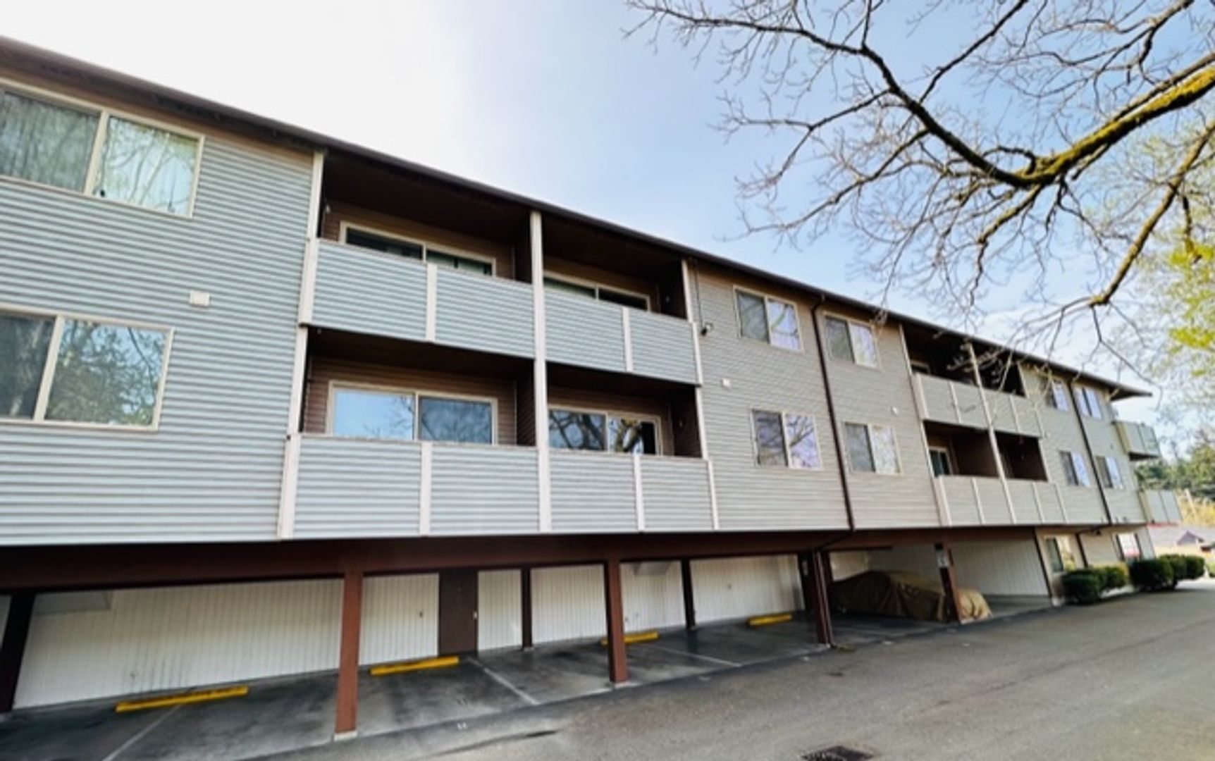 Everett Apartment: 5631 Highway PL