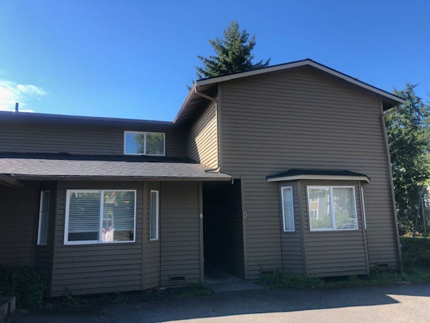 Everett Apartment: 8716 8th Ave W