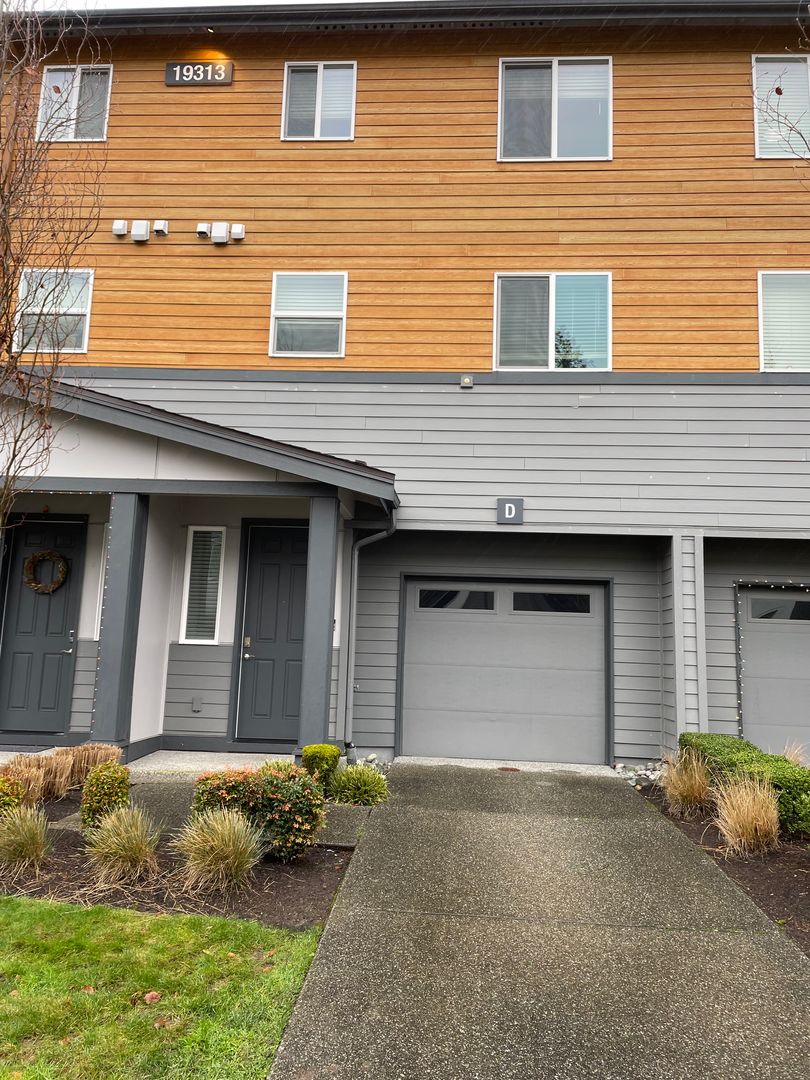 Bothell Townhome: 19313 35th Dr SE
