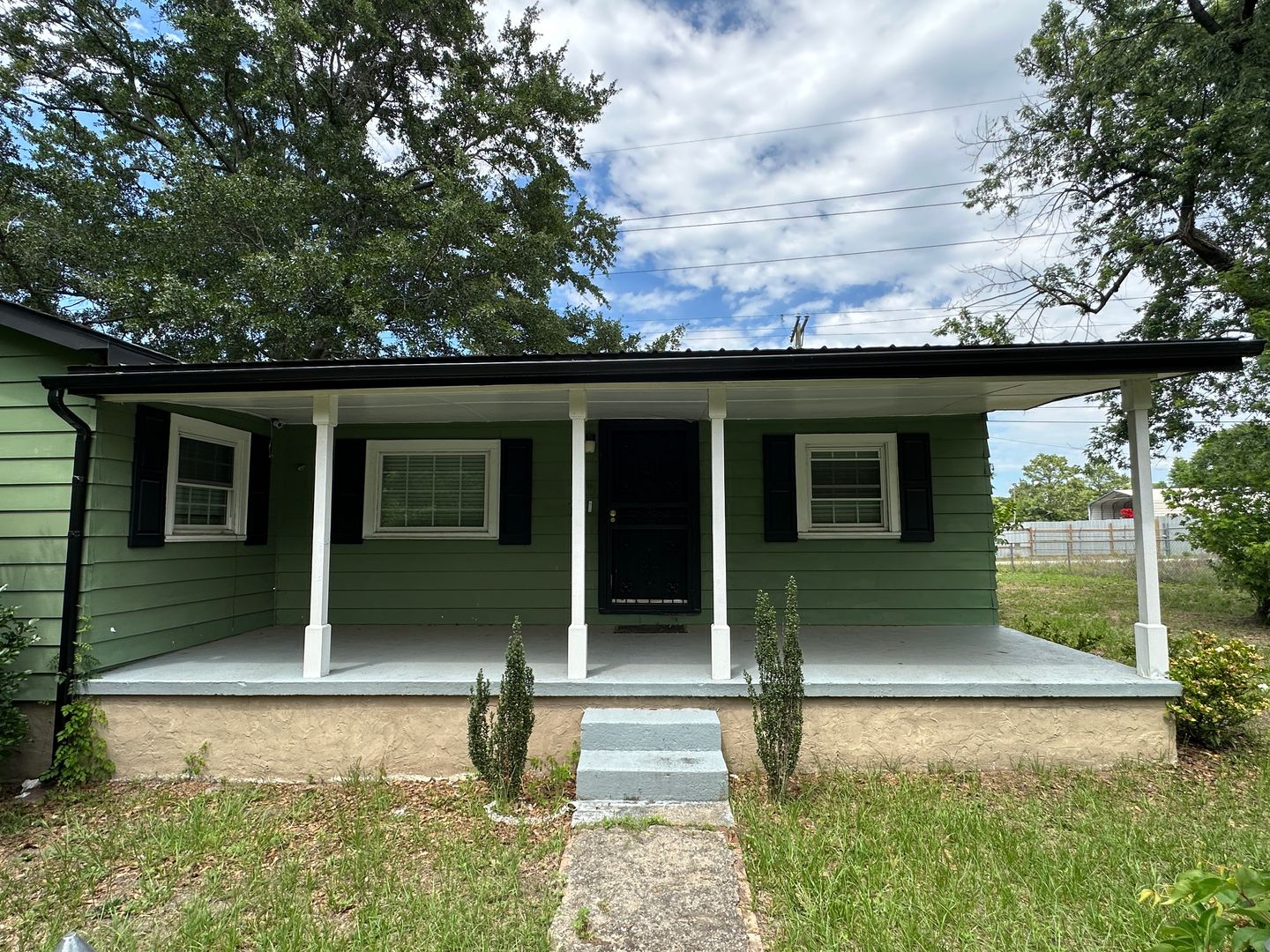 Fayetteville House: 420 W. Mountain Dr.