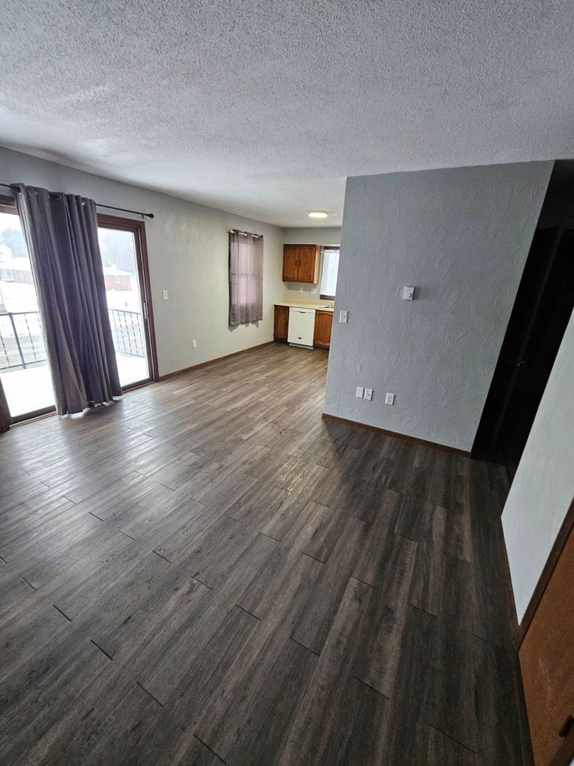 Cascade Apartment: 400 3rd Ave SW - Unit 3