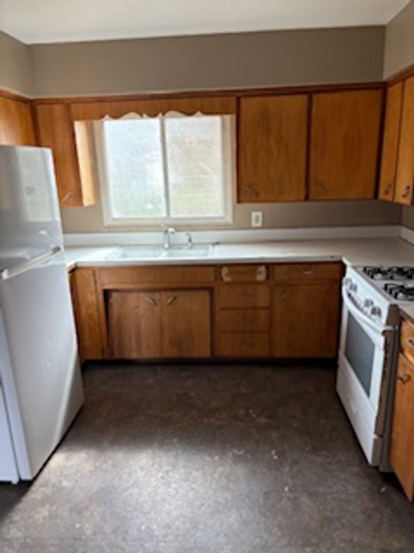 Waterloo Apartment: 225 Miriam - Unit B