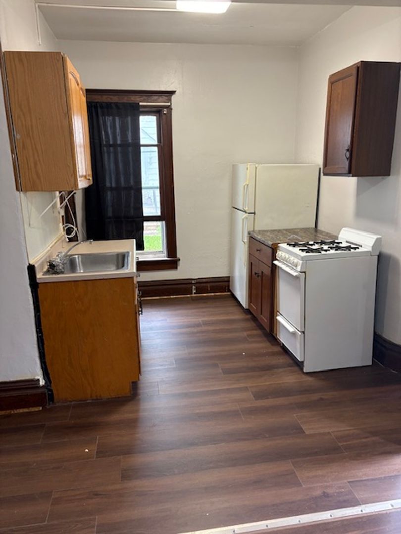 Waterloo Apartment: 903 Randolph St