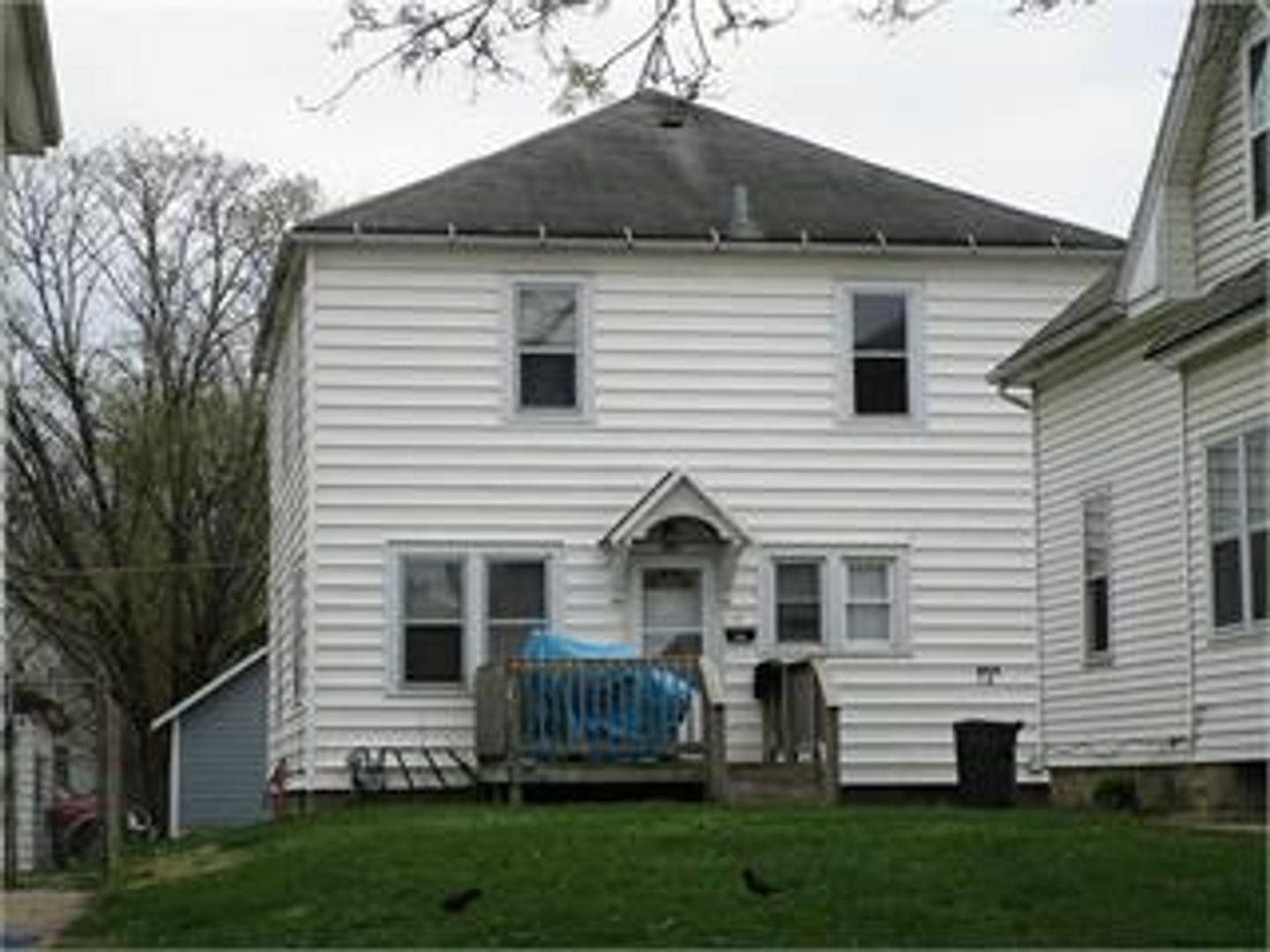 Waterloo Apartment: 1021 1/2 W 5th St. - Apt 1