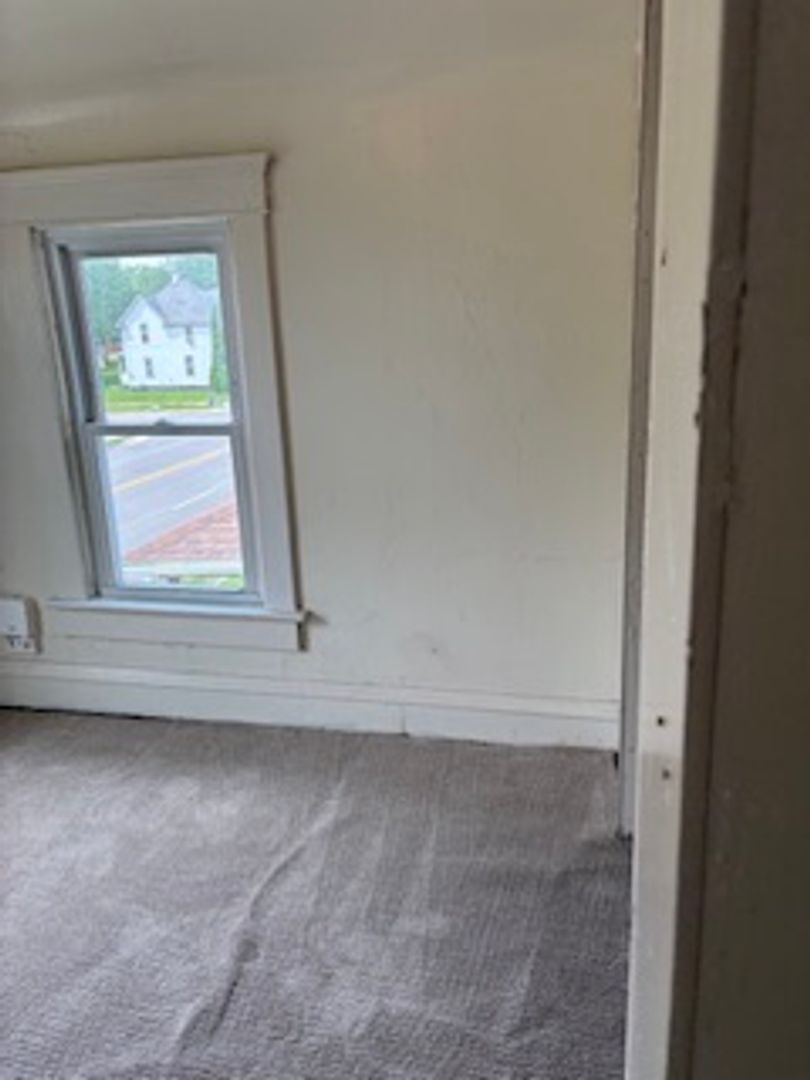 Waterloo Apartment: 1515 1/2 Franklin St