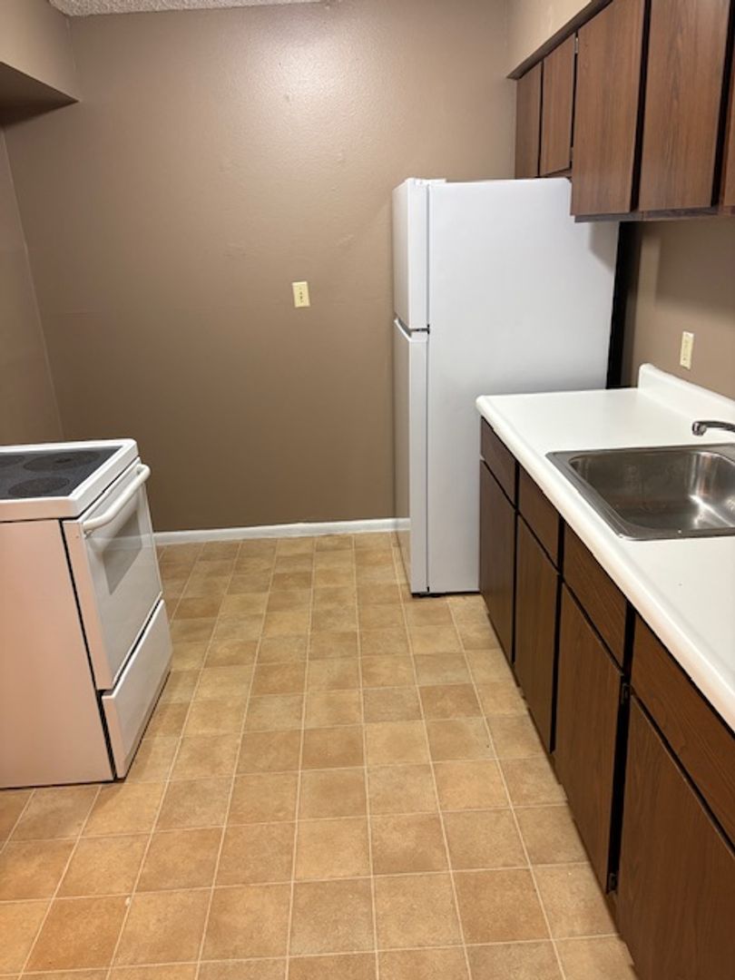 Dysart Apartment: 209 Estelle St - Apt D5