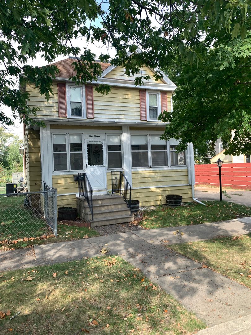 Cedar Falls House: 415 W 3rd St.