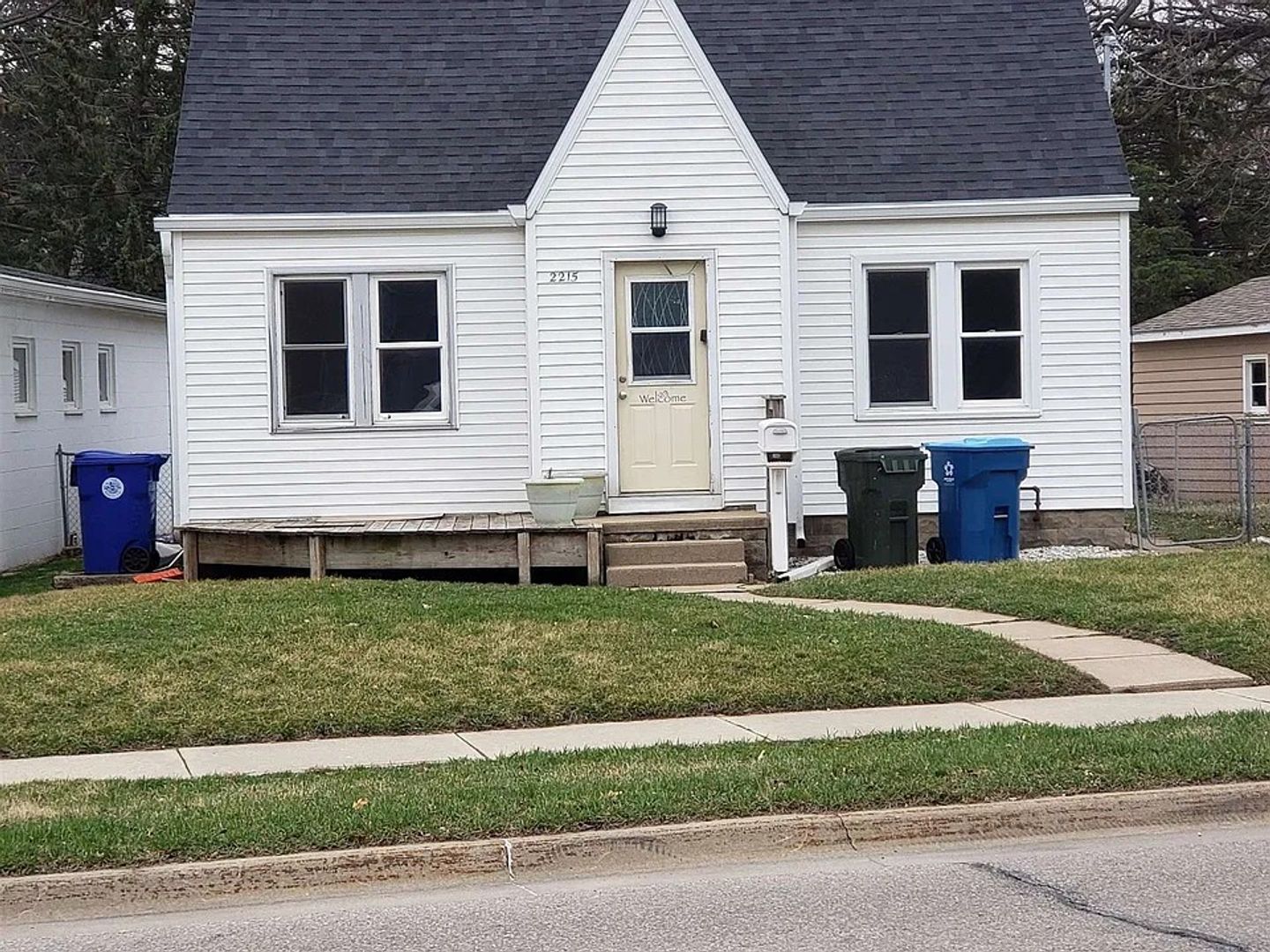 Waterloo House: 2215 Falls Ave