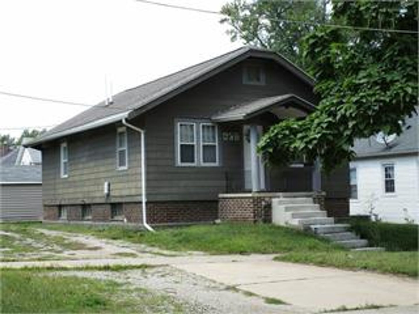 Waterloo House: 608 W 9th St