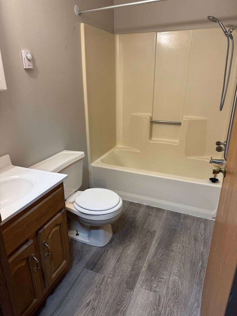 Cascade Apartment: 408 3rd Ave SW - Unit 9